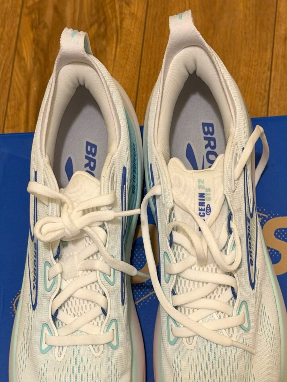 Brooks soft pale green/blue Women's Glycerin 22 - size 8